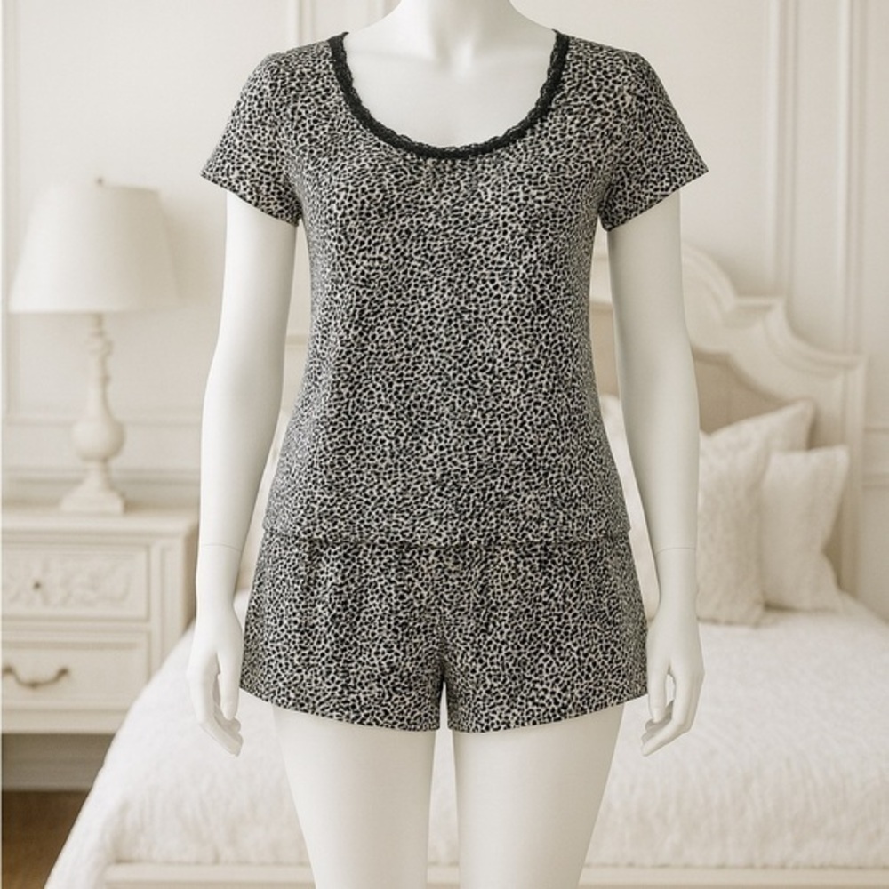 Rene Rofe large t shirt and shorts Leopard Print Pajama Set GUC animal print